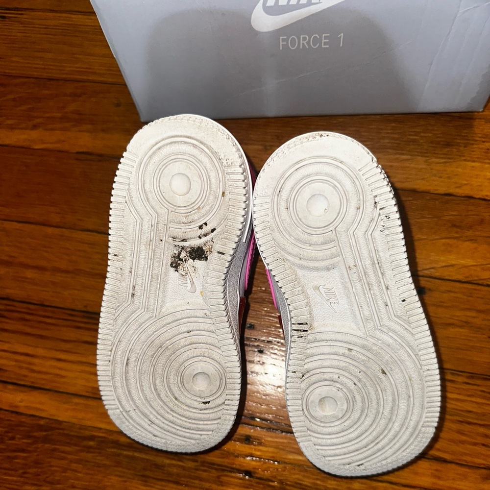 Nike Air Force One Valentine’s Day Size 8C - Picture 7 of 11